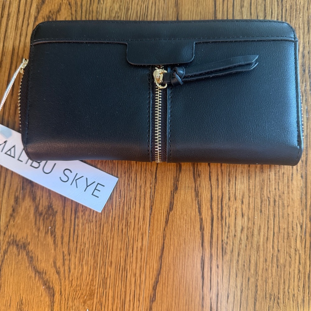 NWT Malibu Skye Black womens faux leather Wallet